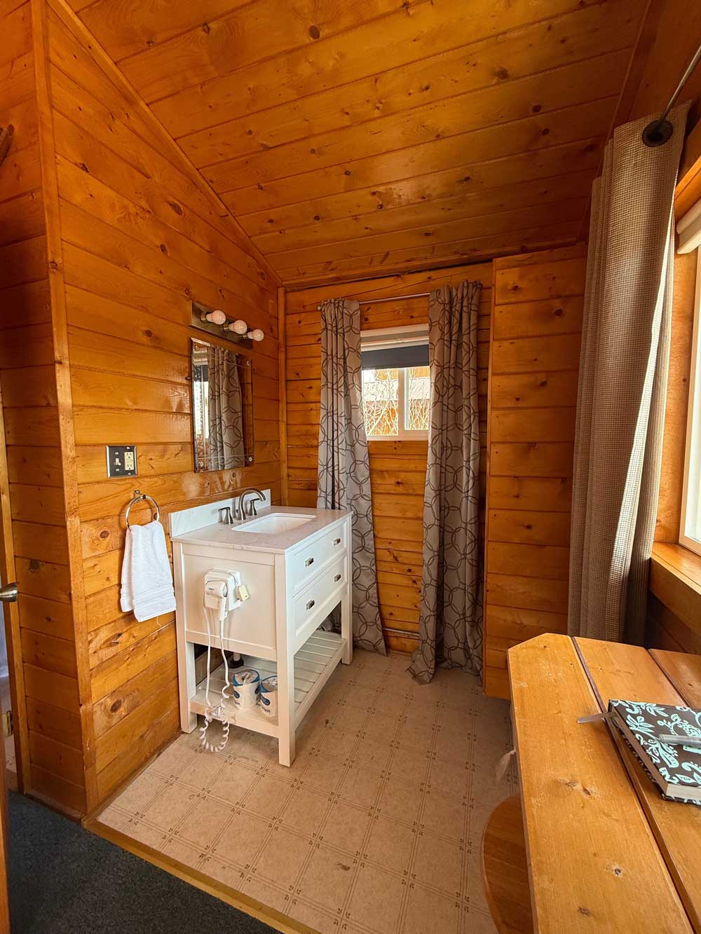 Single Bed at EarthSong Lodge & Cabins